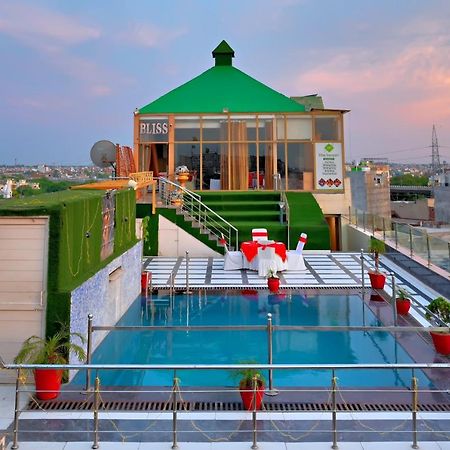 Hotel Sallow Royal Suites Amritsar Dış mekan fotoğraf