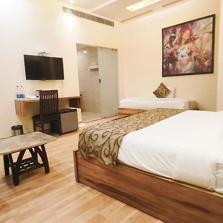 Hotel Sallow Royal Suites Amritsar Dış mekan fotoğraf