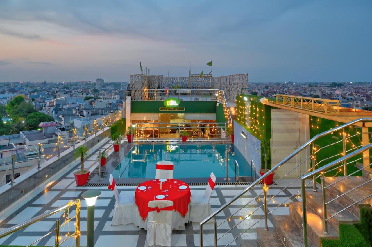 Hotel Sallow Royal Suites Amritsar Dış mekan fotoğraf