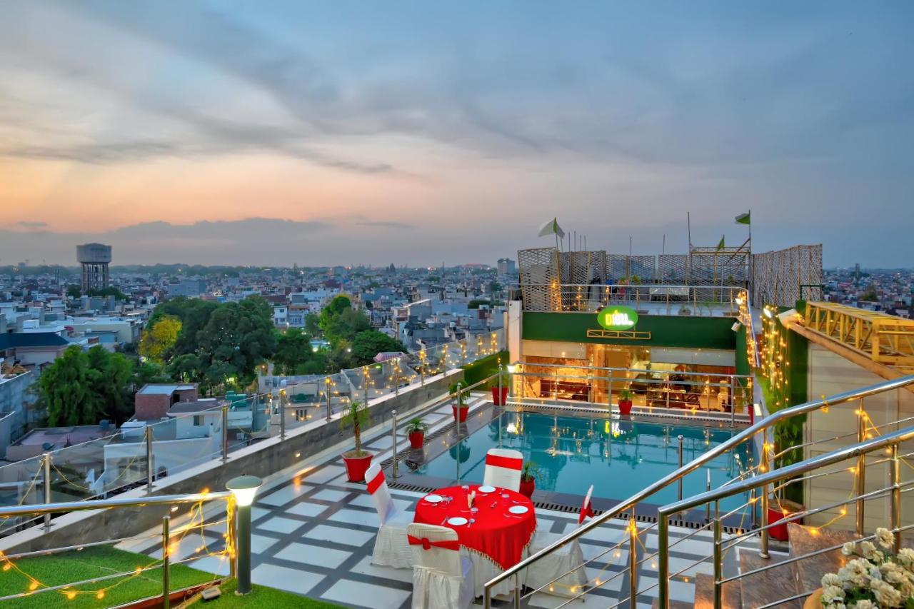 Hotel Sallow Royal Suites Amritsar Dış mekan fotoğraf