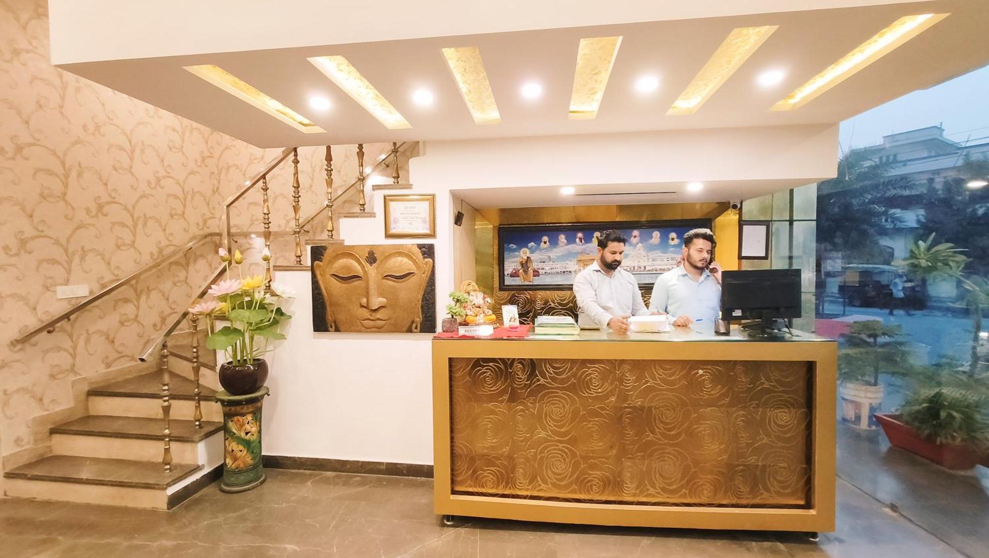 Hotel Sallow Royal Suites Amritsar Dış mekan fotoğraf