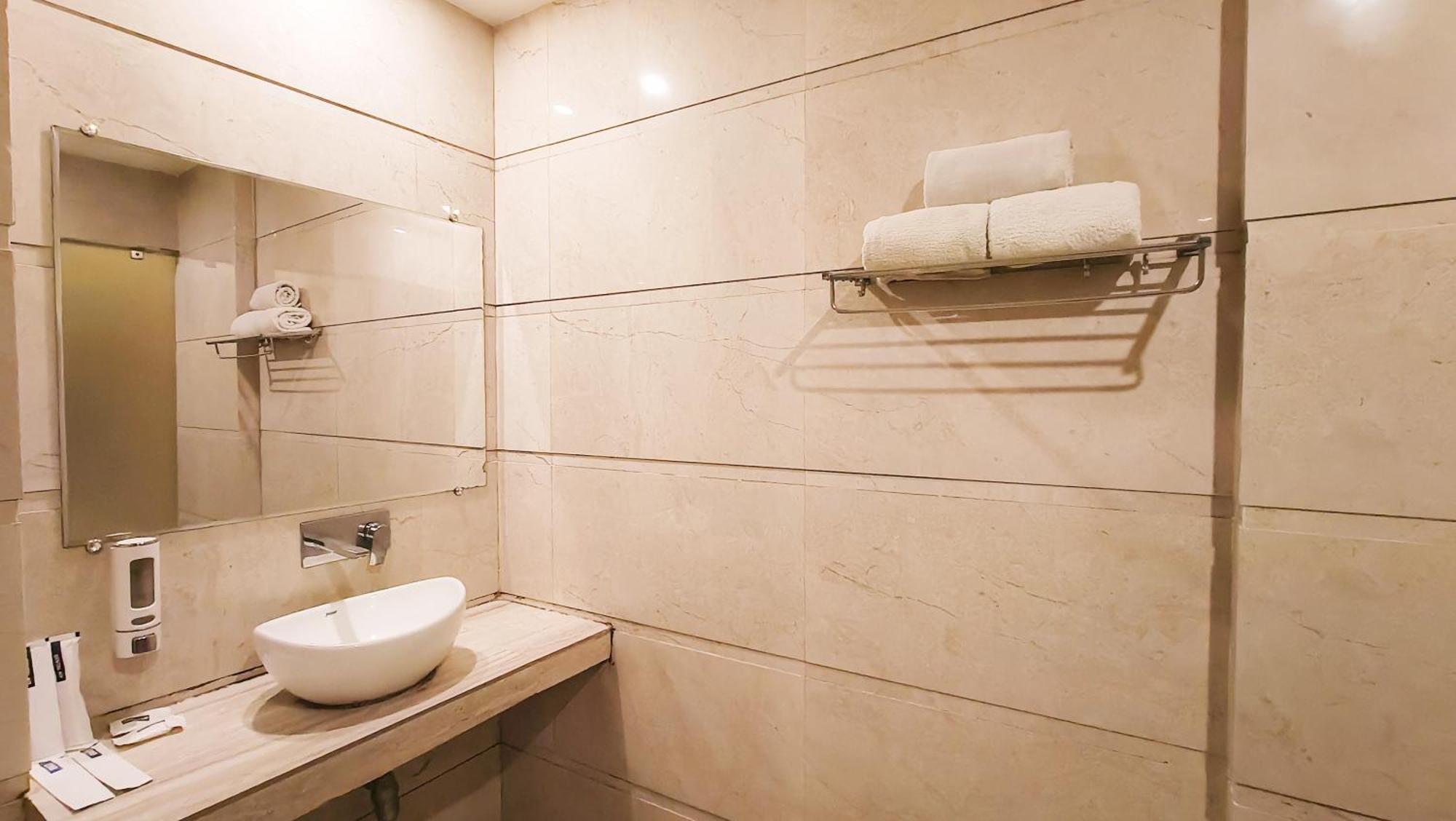 Hotel Sallow Royal Suites Amritsar Dış mekan fotoğraf