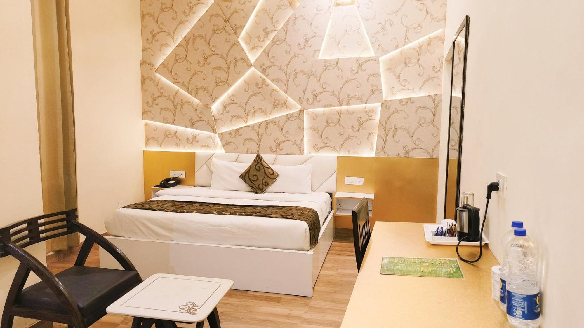 Hotel Sallow Royal Suites Amritsar Dış mekan fotoğraf
