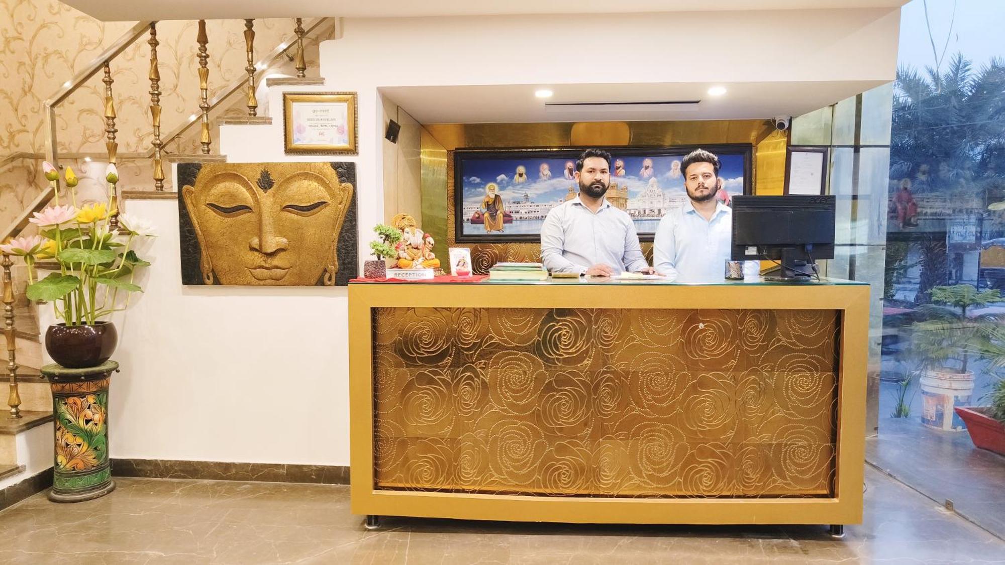 Hotel Sallow Royal Suites Amritsar Dış mekan fotoğraf