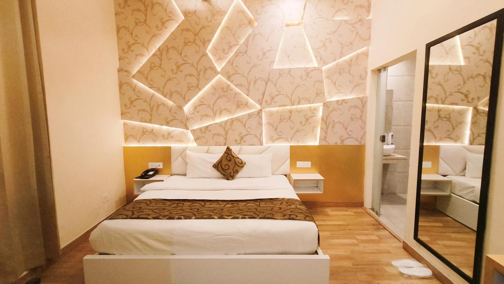 Hotel Sallow Royal Suites Amritsar Dış mekan fotoğraf