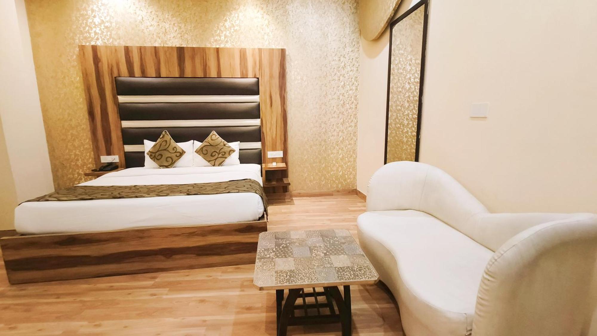 Hotel Sallow Royal Suites Amritsar Dış mekan fotoğraf