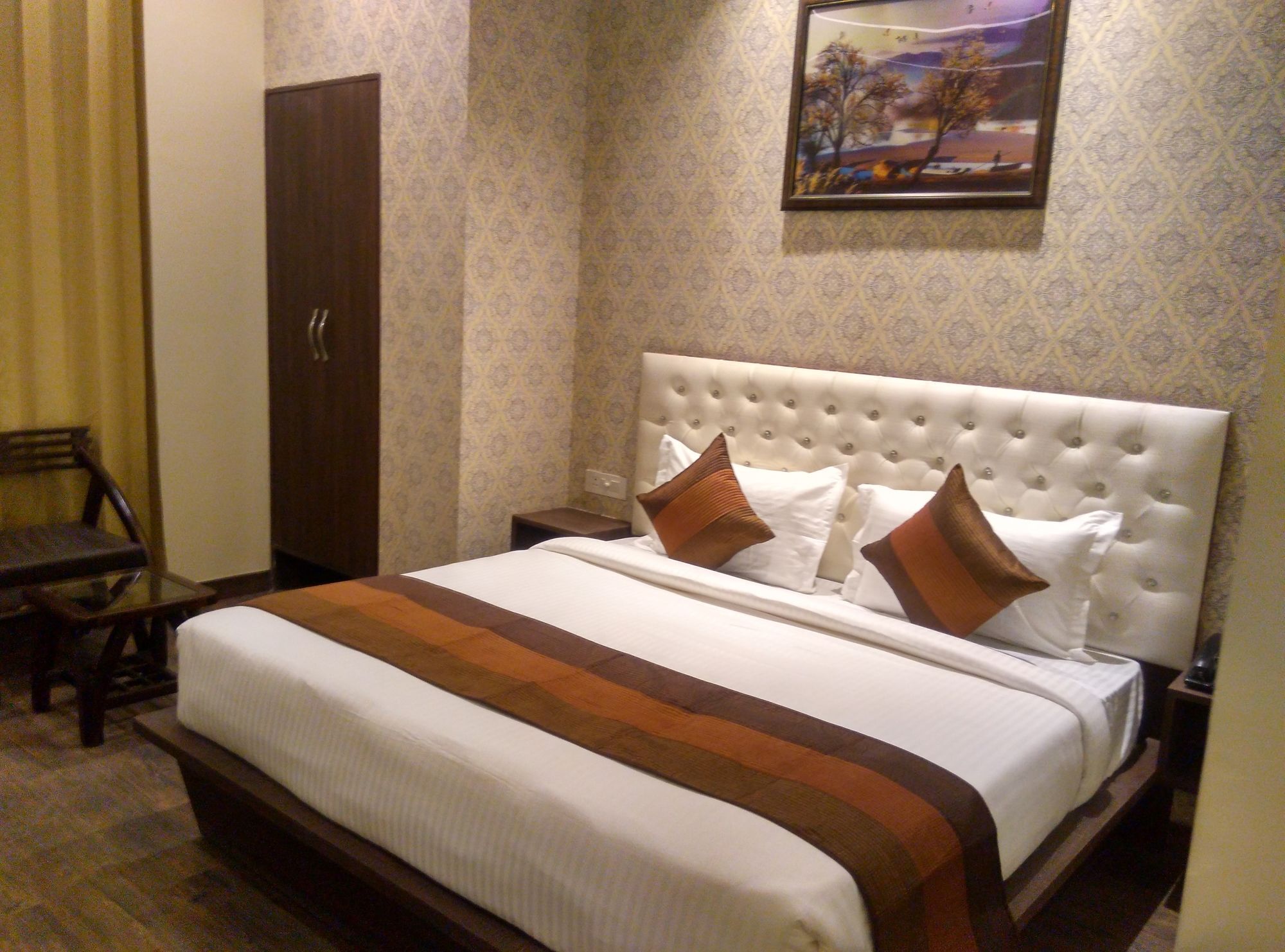 Hotel Sallow Royal Suites Amritsar Dış mekan fotoğraf